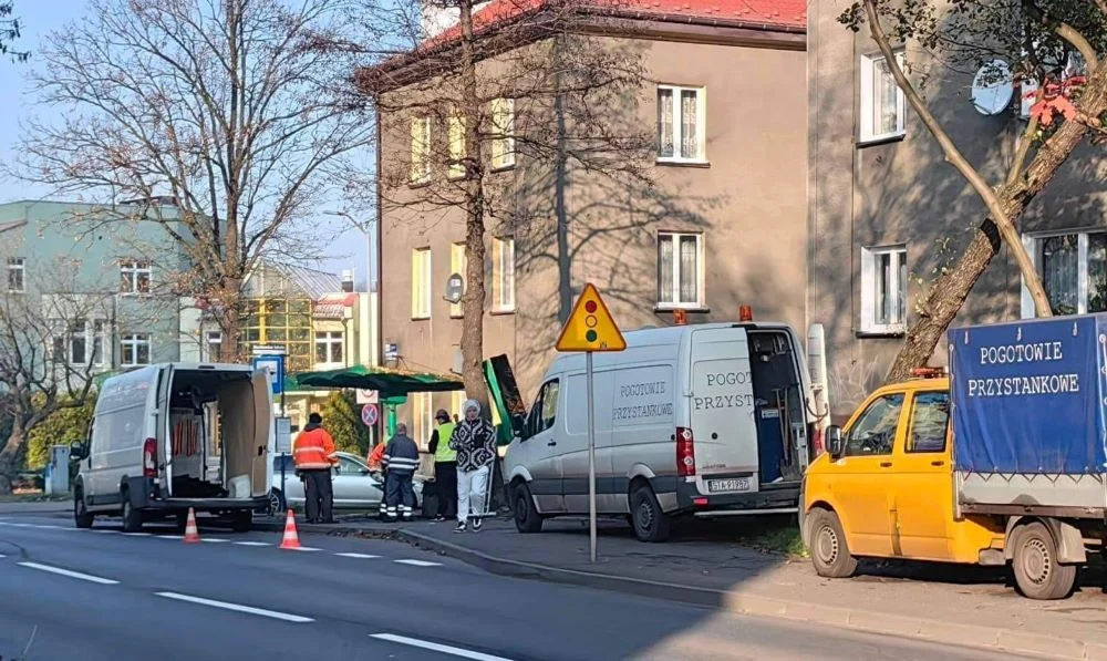 Z przystanku Kochłowice Szkoła zniknęła wiata. Kiedy wróci na swoje miejsce?