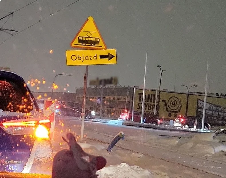 Fatalne warunki na rudzkich drogach! Zdarzenie drogowe na ul. Tunkla