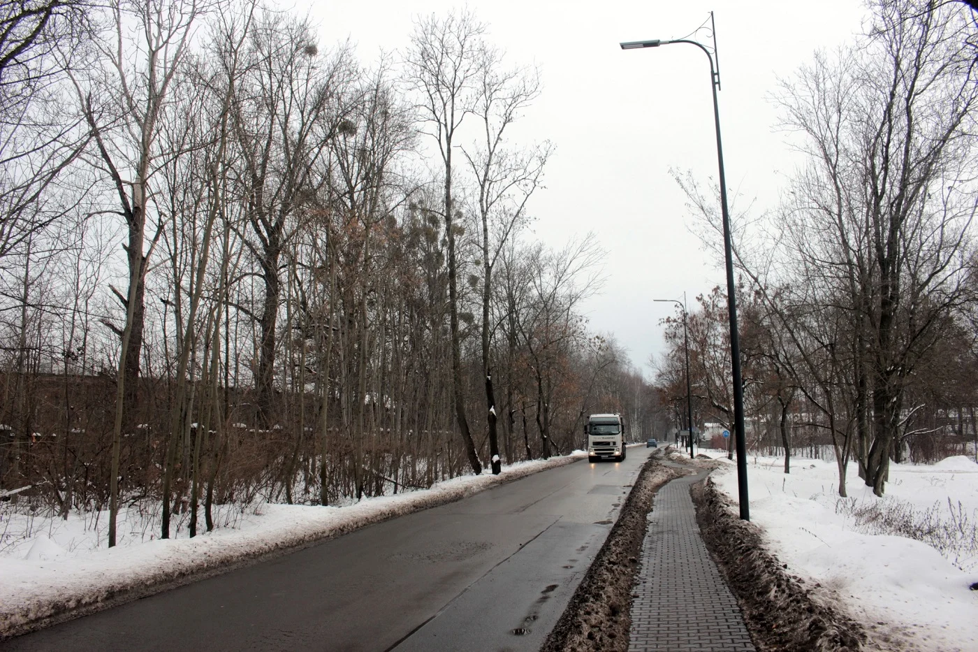 Ulica Stara na całej długości ma już oświetlenie LED
