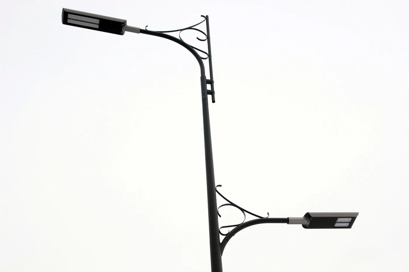 Ulica Stara na całej długości ma już oświetlenie LED