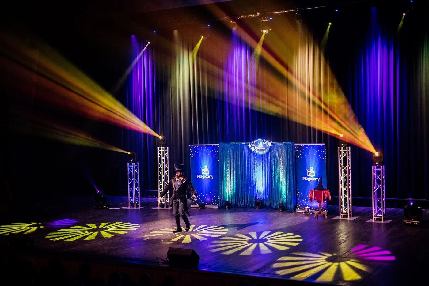 Familijny spektakl iluzji "Magiczni Show" w DK Bielszowice