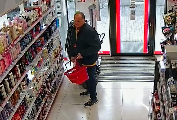 Trwa postępowanie w sprawie przywłaszczenia portfela. Poznajesz tego mężczyznę?