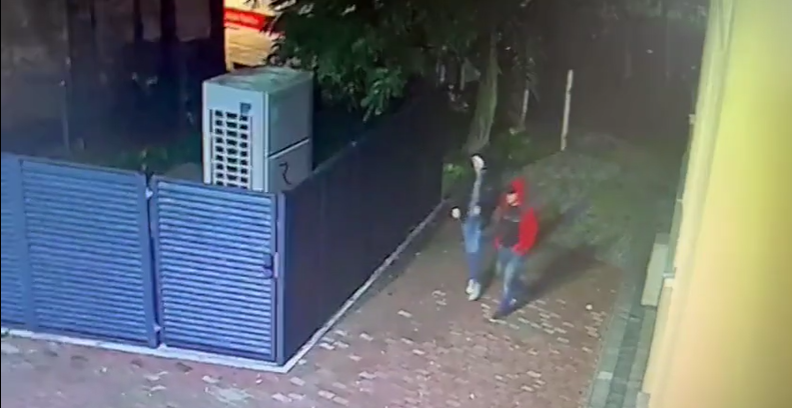 [WIDEO] Policja publikuje wizerunek sprawców kradzieży. Rozpoznajesz ich?