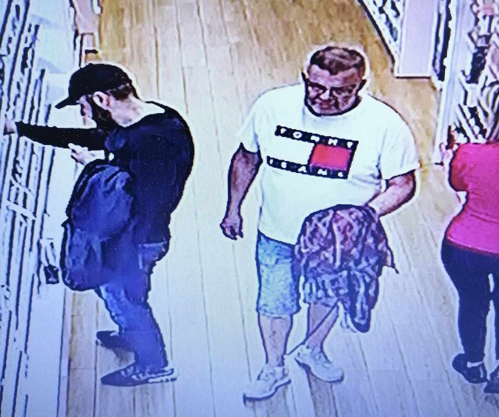 Wiesz coś o kradzieży lub rozpoznajesz mężczyzn ze zdjęcia? Powiadom Policjantów!