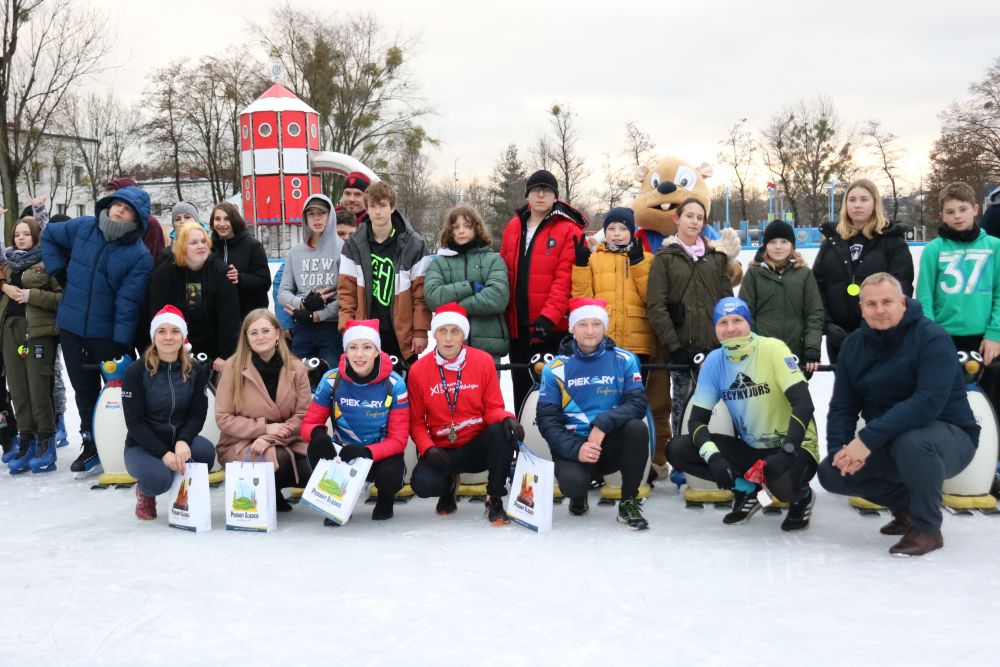 Szaleństwo na lodzie. Sezon łyżwiarski w Piekarach Śląskich oficjalnie rozpoczęty