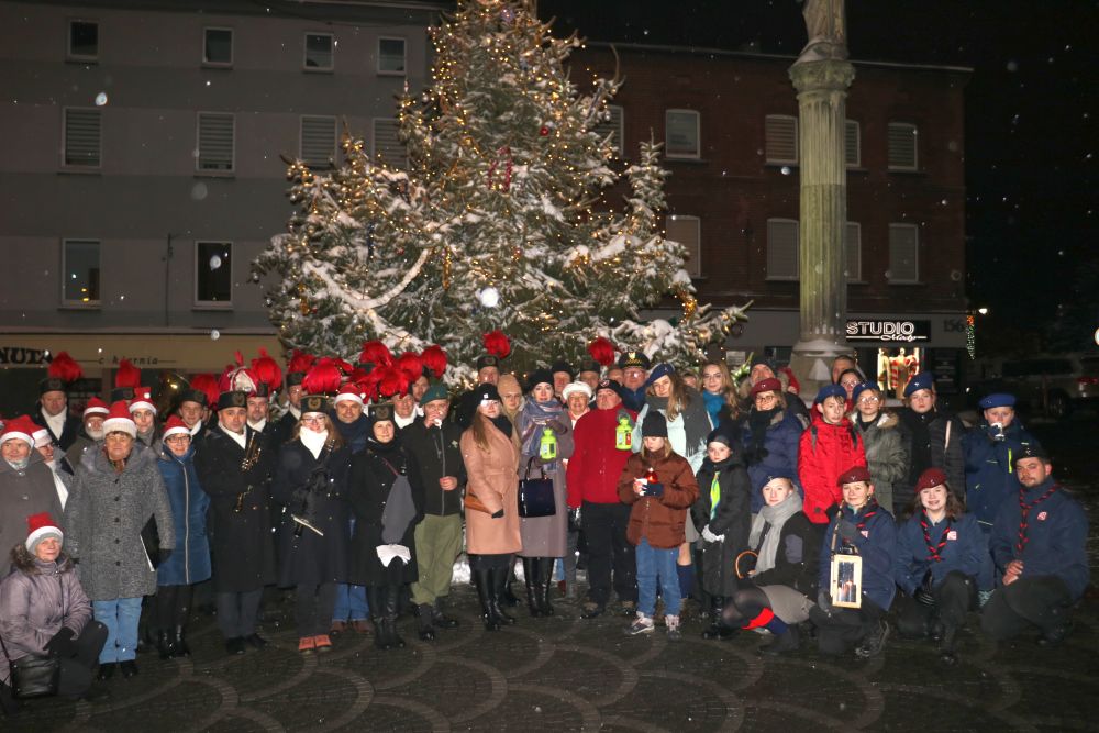 Choinka na Placu Mariackim rozbłysła