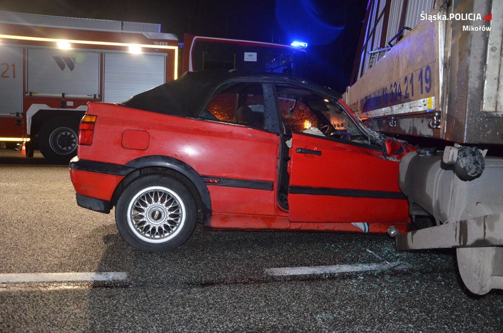 Zderzenie osobówki z samochodem ciężarowym na DK 81 w Orzeszu