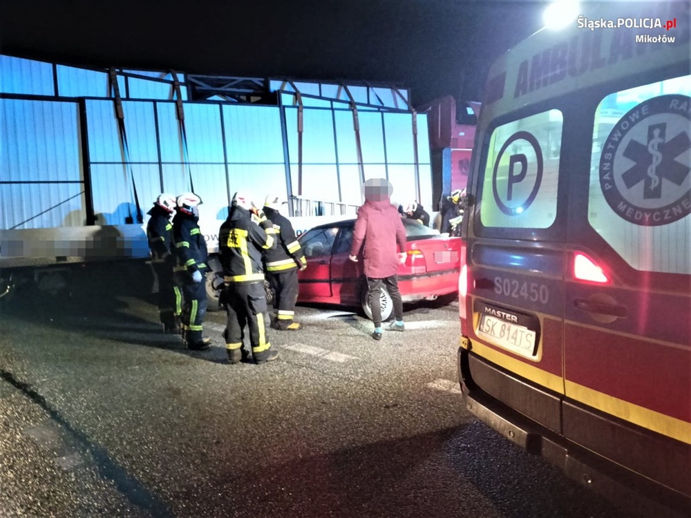 Zderzenie osobówki z samochodem ciężarowym na DK 81 w Orzeszu