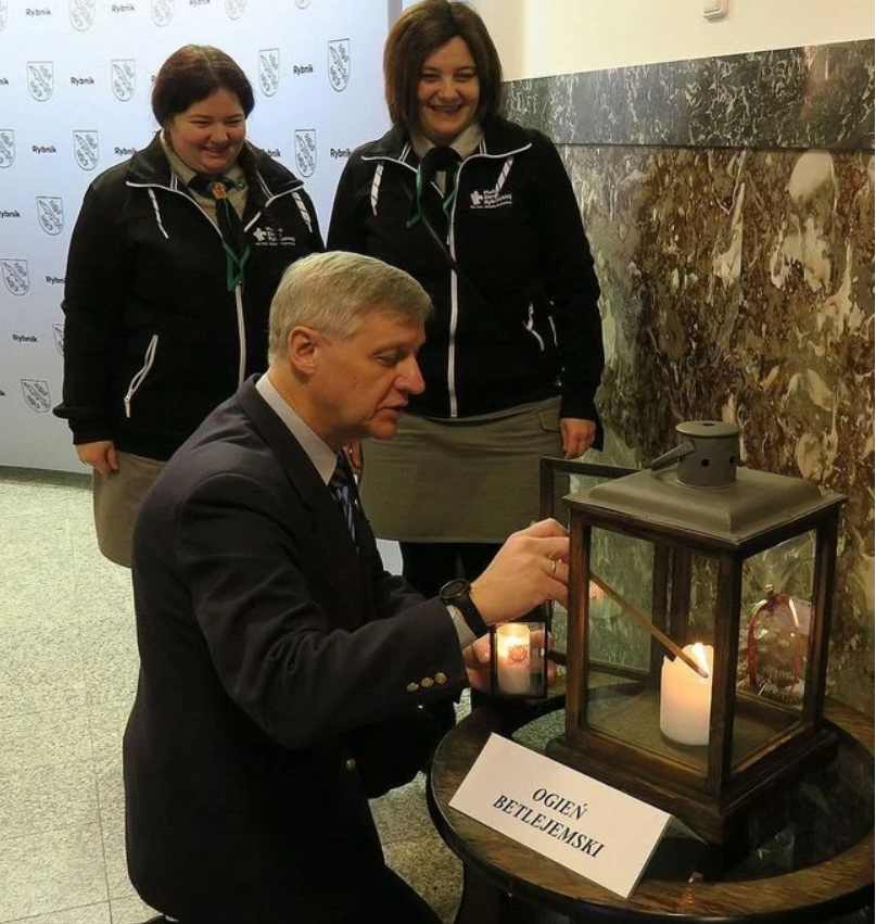 Betlejemskie Światło dotarło do Urzędu Miasta i halo! Rybnik