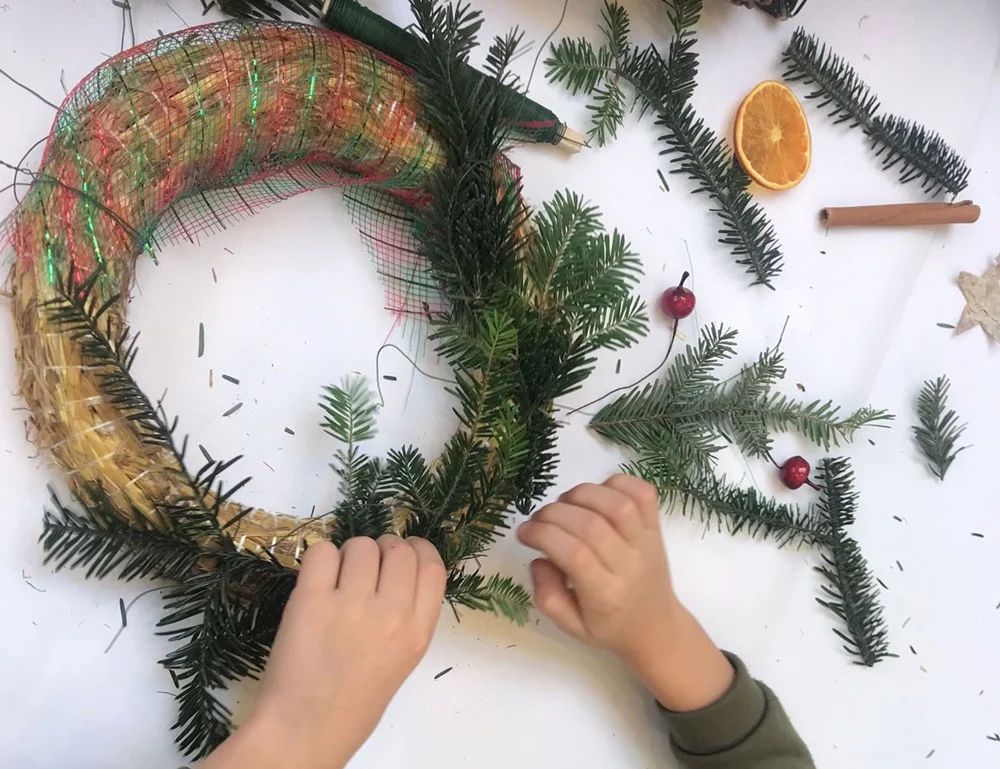 Stwórz kolorowy stroik pachnący igliwiem! Auchan Gliwice zaprasza na świąteczne warsztaty