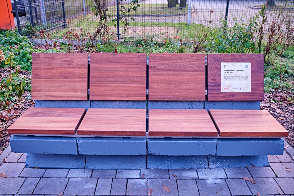 Ławeczka pułkownika Tarnawskiego stanęła przy Alei Przyjaźni
