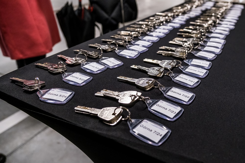 Prezydent Gliwic Adam Neumann wręczył klucze kolejnym najemcom ulicy Górnej