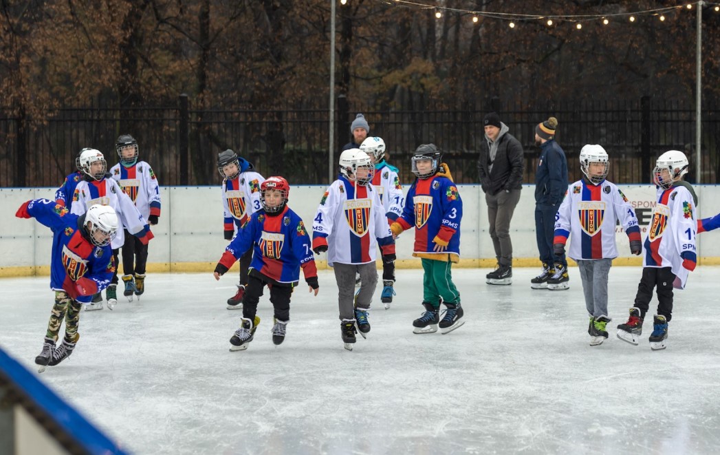 Lodowisko w Parku Kachla już działa. Warto ruszyć na łyżwy!