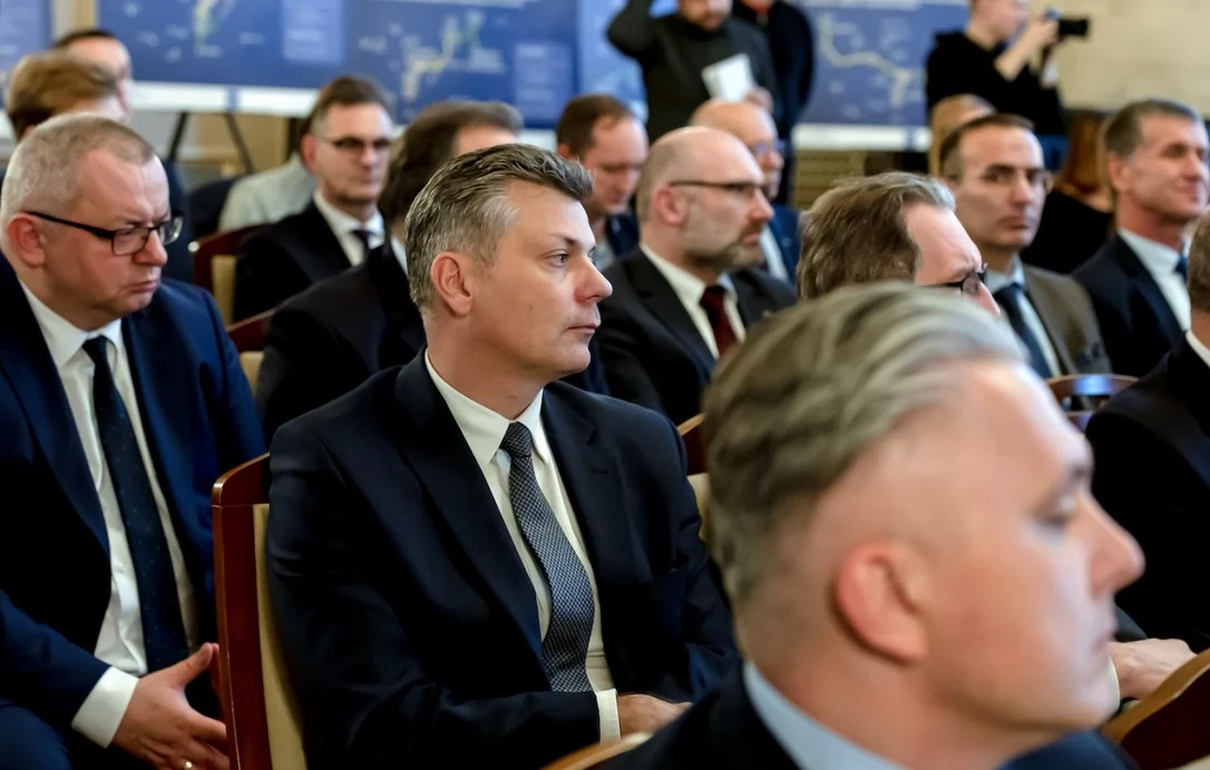 Kolej połączy Bytom z Rudą Śląską i Zabrzem. Prezydent Bytomia podpisał z PKP PLK