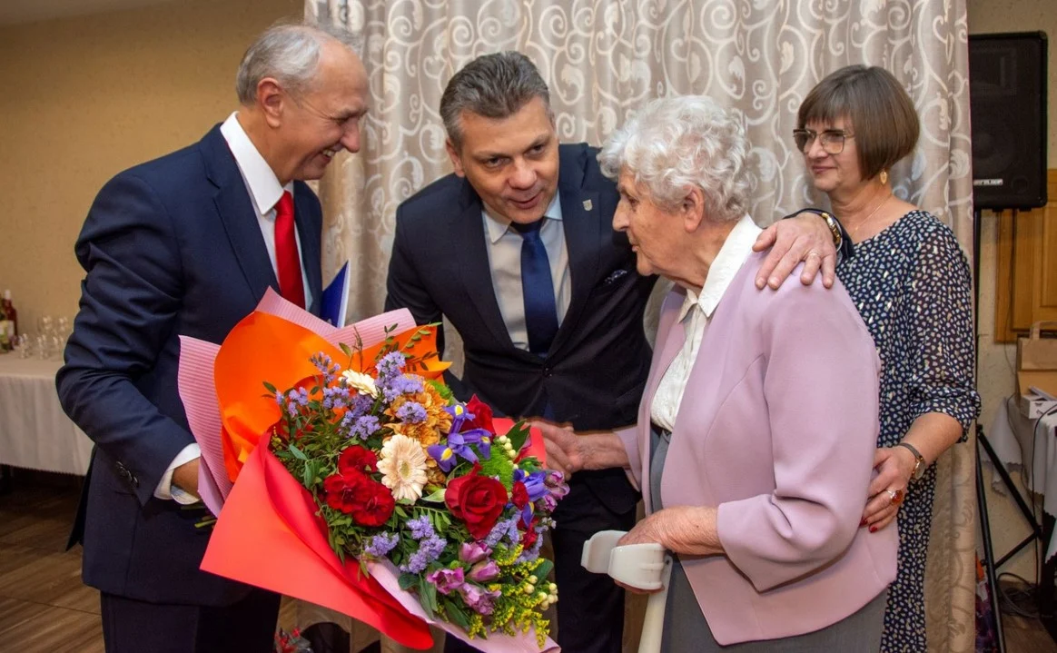 Setne urodziny pani Łucji. Prezydent Bytomia odwiedził jubilatkę