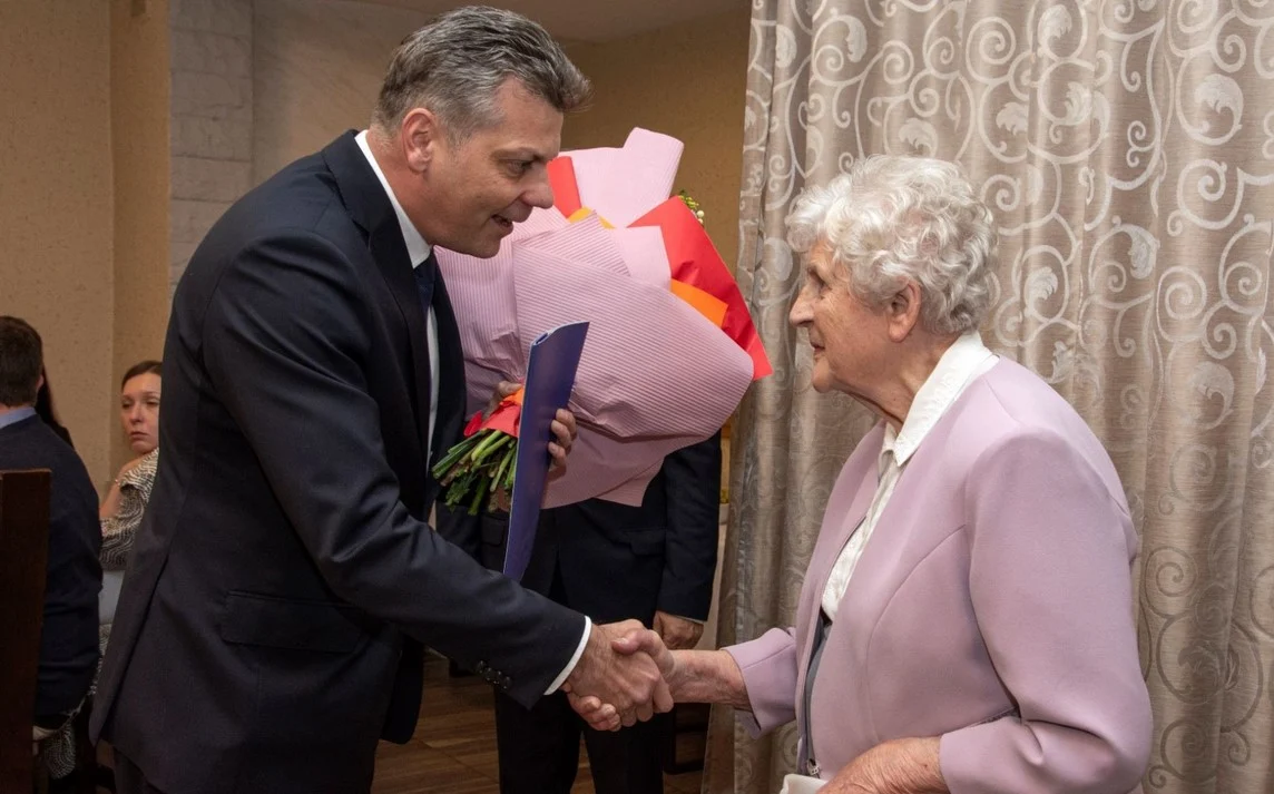 Setne urodziny pani Łucji. Prezydent Bytomia odwiedził jubilatkę