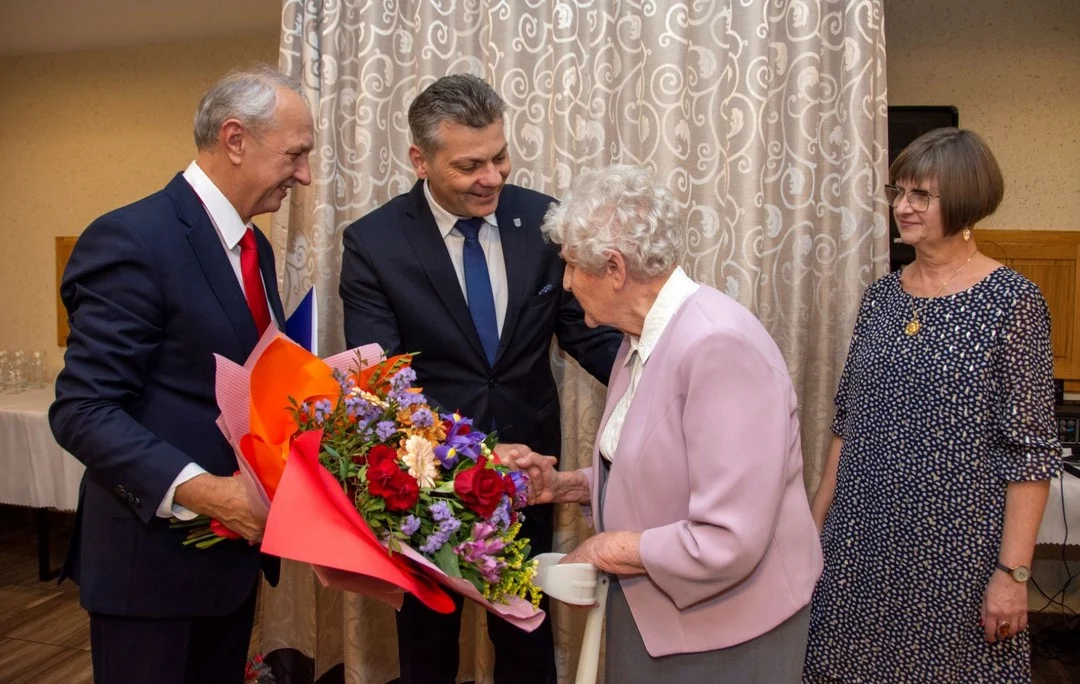 Setne urodziny pani Łucji. Prezydent Bytomia odwiedził jubilatkę