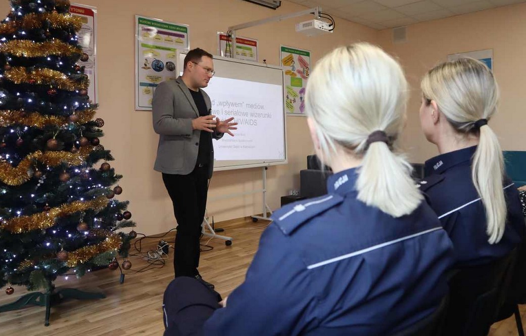 Policjantki na konferencji „O skutecznej profilaktyce HIV i AIDS”