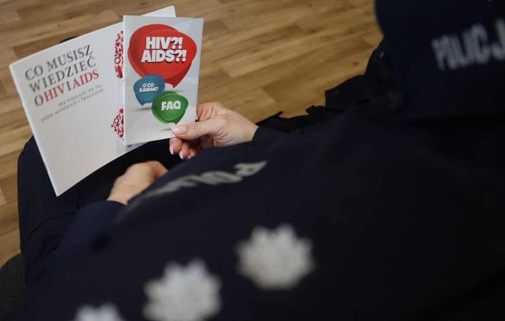 Policjantki na konferencji „O skutecznej profilaktyce HIV i AIDS”
