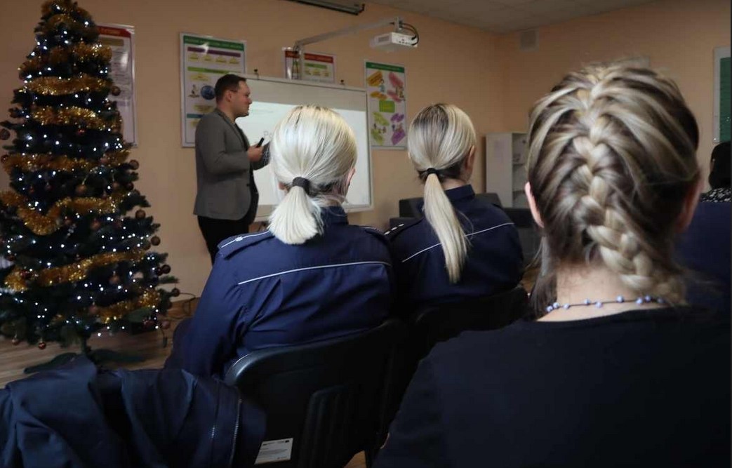 Policjantki na konferencji „O skutecznej profilaktyce HIV i AIDS”