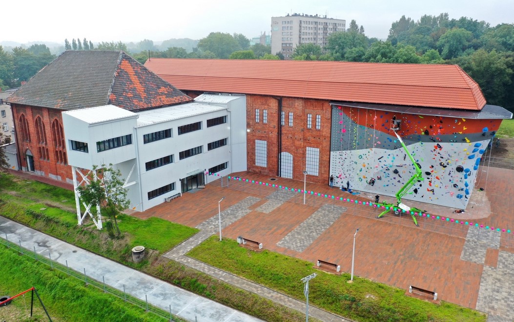 Największa zewnętrzna sportowa ściana wspinaczkowa w Polsce w 2023 roku w Skarpie Bytom