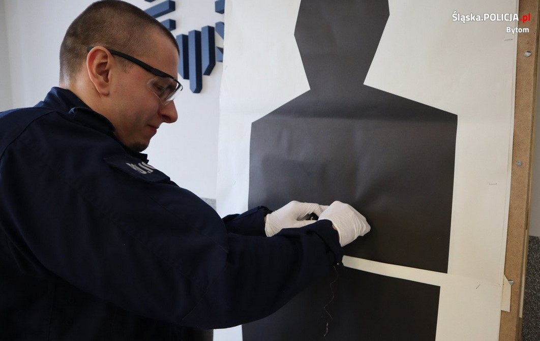 Bytomscy policjanci zdali egzamin - będą mogli używać paralizatorów podczas służby