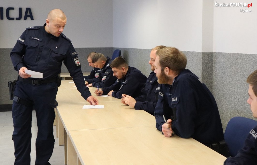 Bytomscy policjanci zdali egzamin - będą mogli używać paralizatorów podczas służby