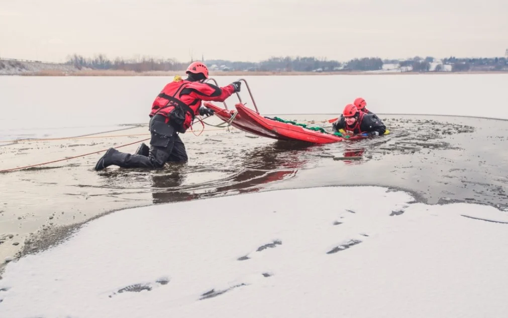 Zachowajmy bezpieczeństwo. Nie wchodźmy na zamarznięte zbiorniki wodne