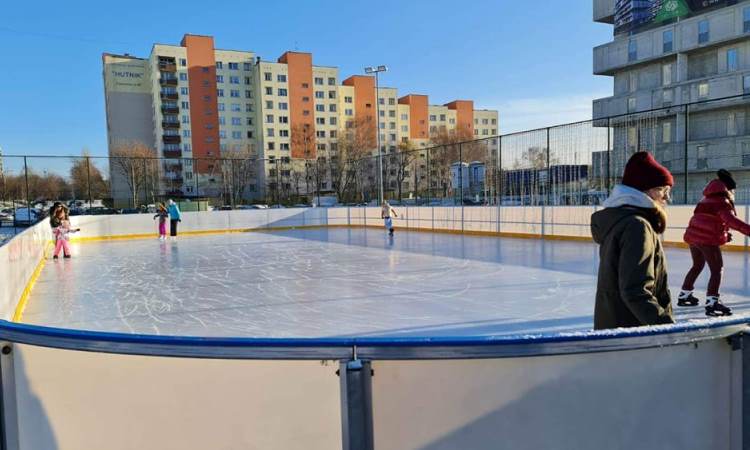 Szaleństwo na łyżwach. Władze miasta zapraszają na lodowisko przy ul. 11 Listopada