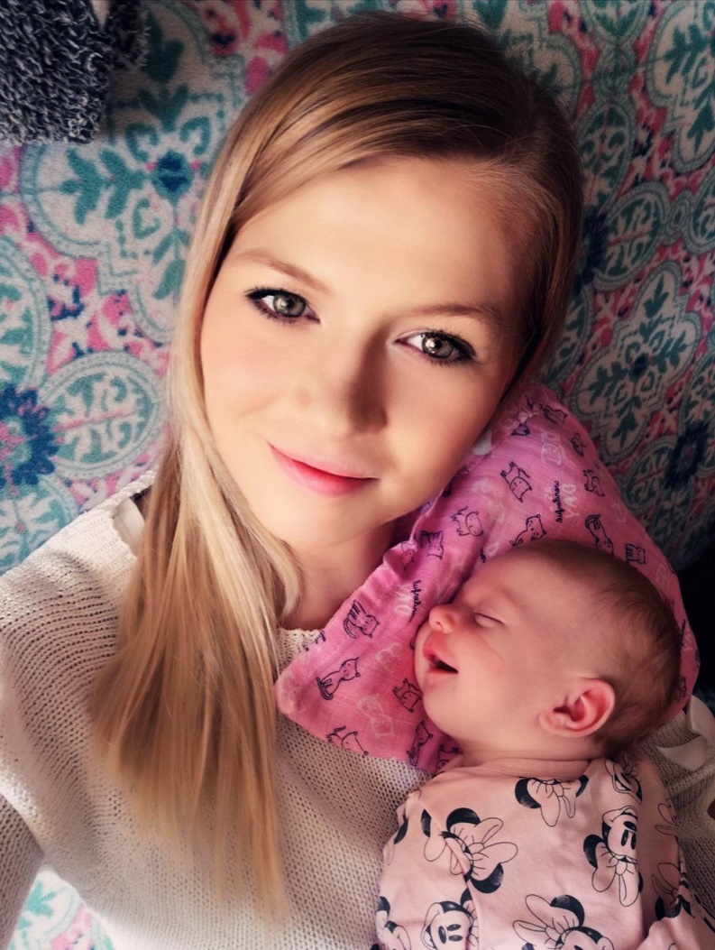 Lenka urodziła się z obustronnym rozszczepem podniebienia. Potrzebuje kosztownego leczenia