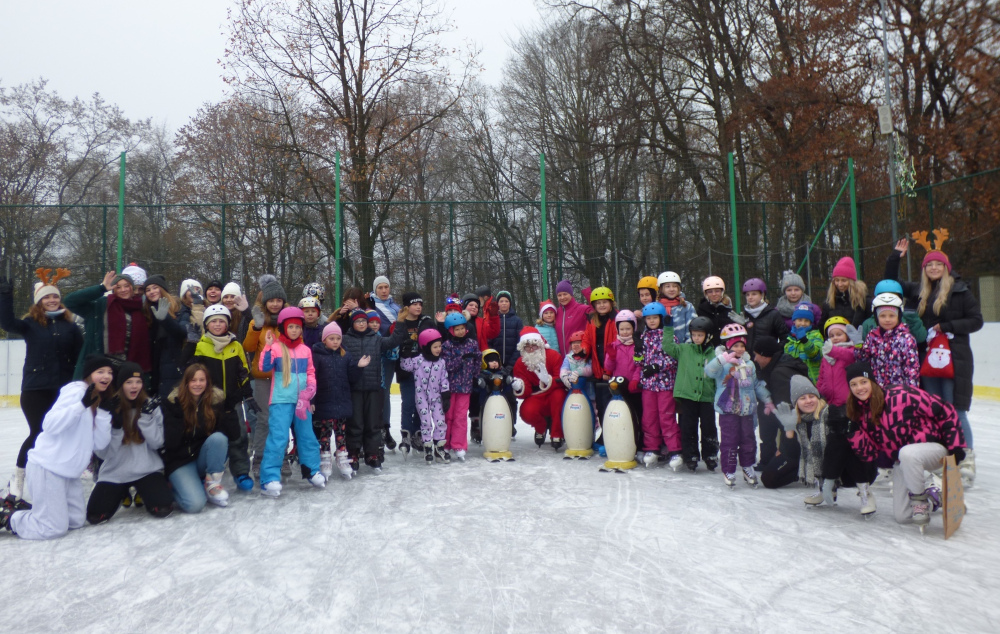 [FOTO] Wyjątkowo radosne Mikołajki na Lodzie. Plenerowe lodowisko już działa!