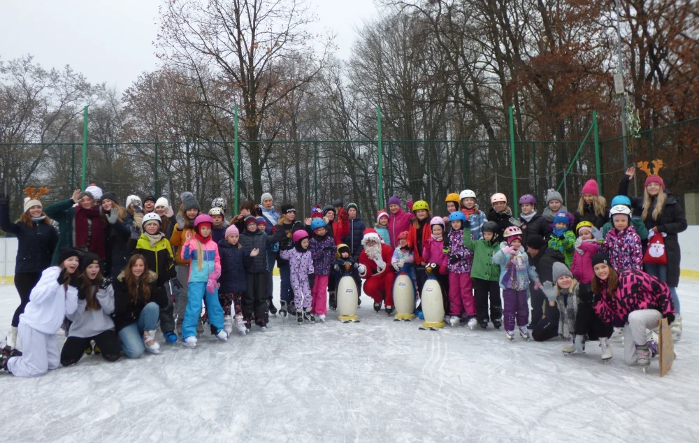 [FOTO] Wyjątkowo radosne Mikołajki na Lodzie. Plenerowe lodowisko już działa!