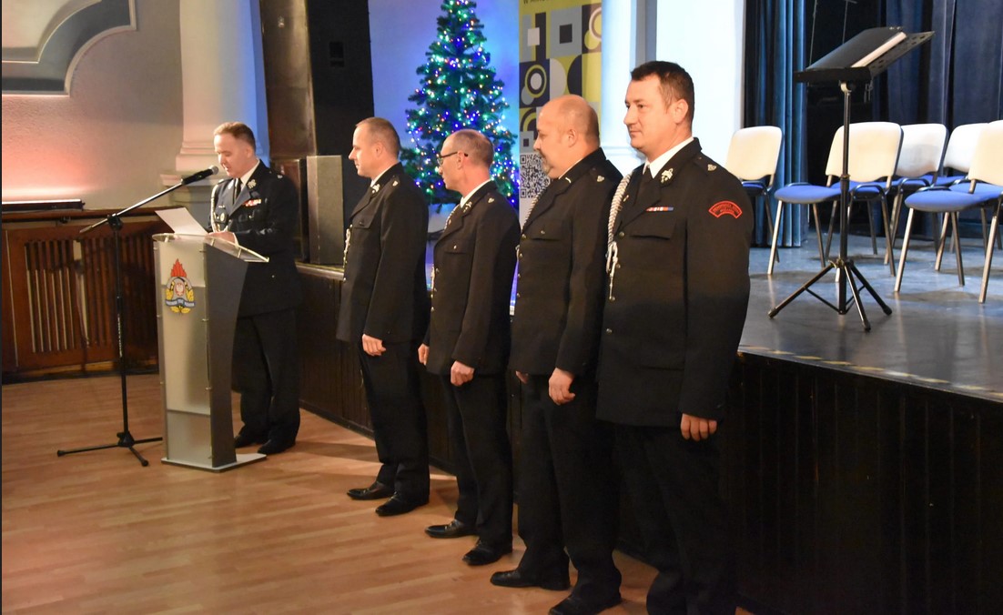 Przedświąteczne spotkanie ze strażakami w mikołowskim MDK