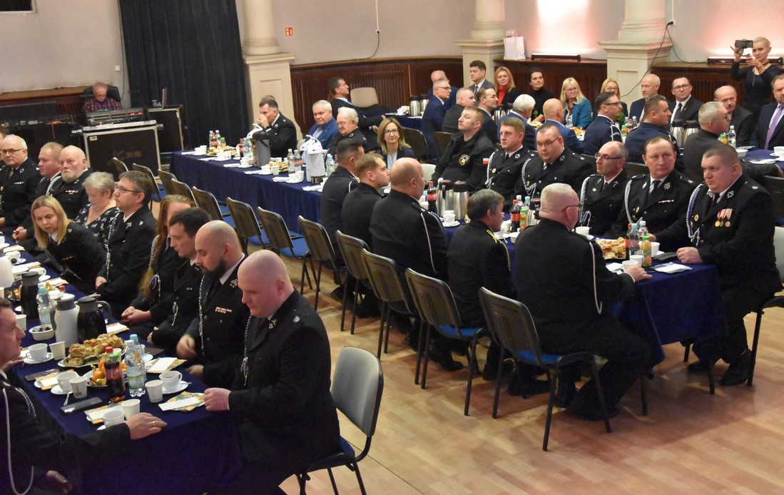 Przedświąteczne spotkanie ze strażakami w mikołowskim MDK