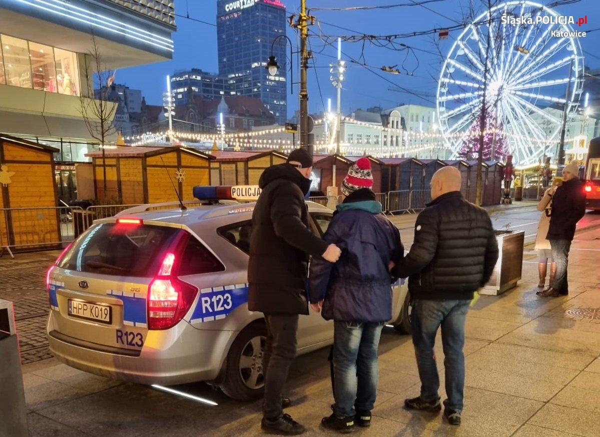 Policjanci po służbie zatrzymali sprawcę rozboju