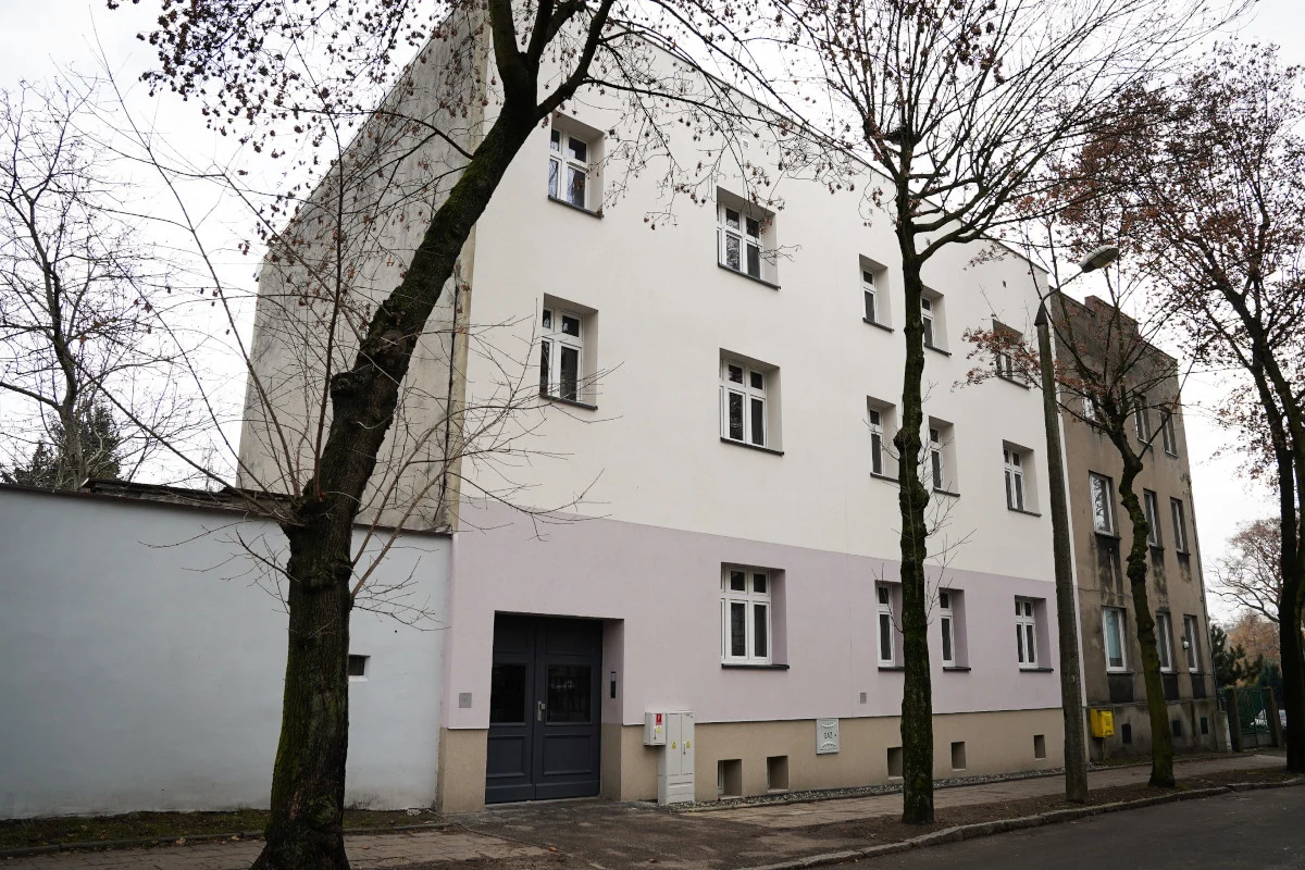 Budynek wielorodzinny przy ul. Policyjnej 10 zyskał nowe oblicze