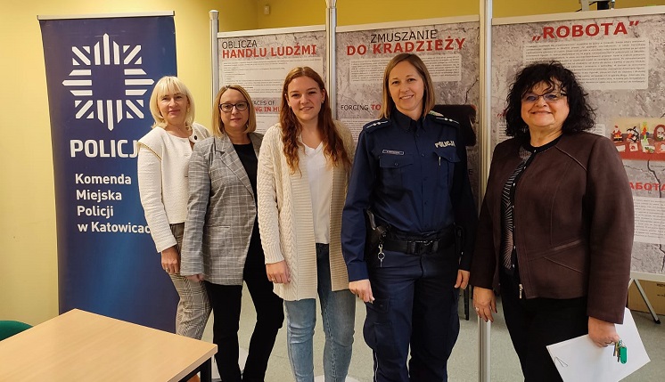 Policjanci i pracownicy PUP rozpoczęli cykl spotkań z obywatelami Ukrainy