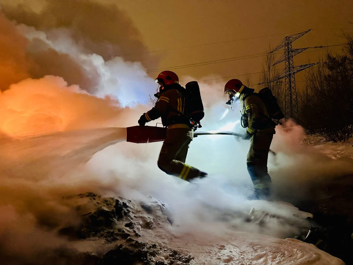 Strażacy 10 godzin gasili pożar śmieci w Katowicach