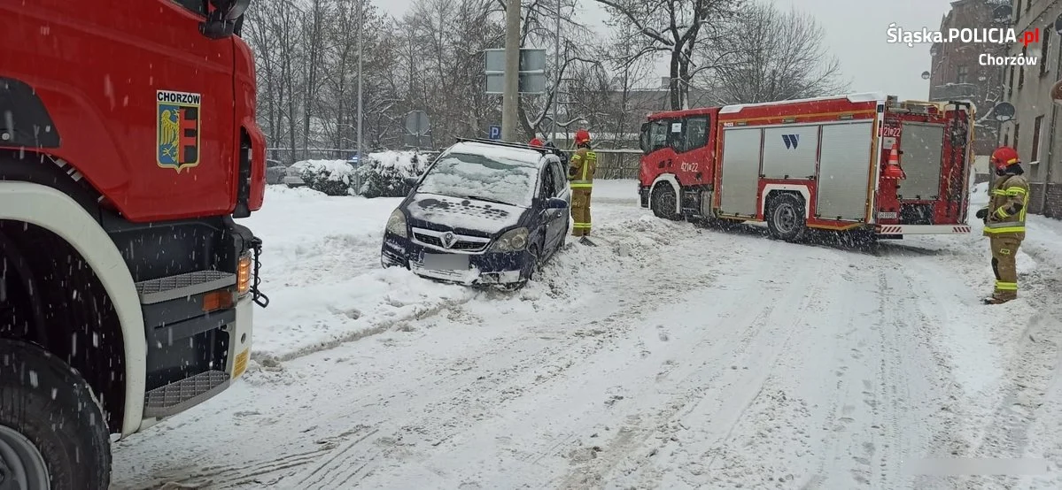 Niebezpieczne zdarzenie drogowe. Policja apeluje o ostrożną jazdę