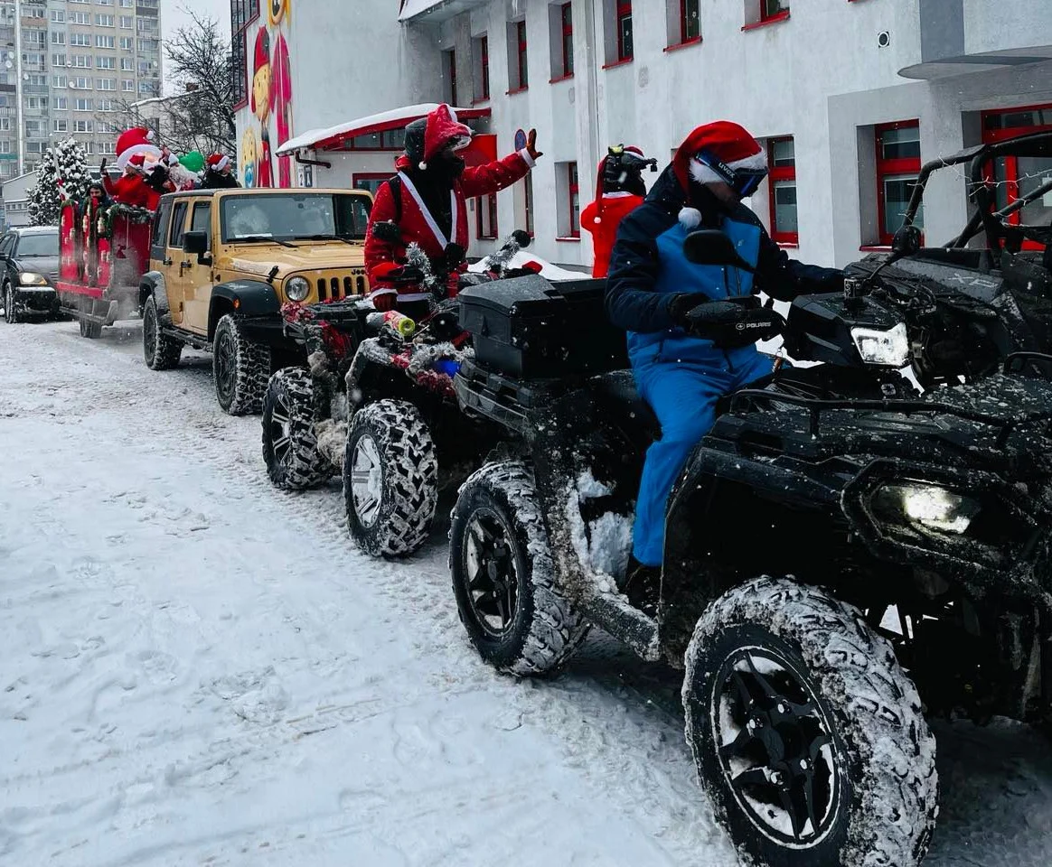 Wizyta MotoMikołajów w chorzowskim szpitalu dziecięcym