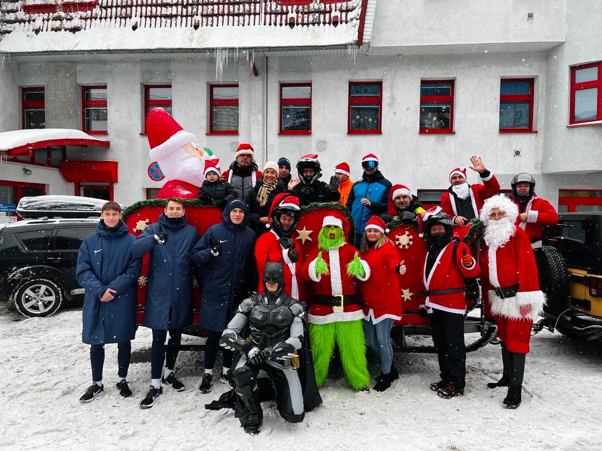 Wizyta MotoMikołajów w chorzowskim szpitalu dziecięcym