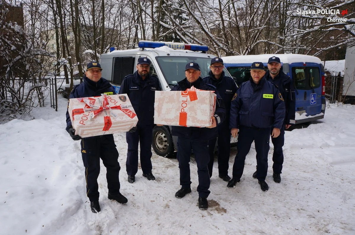 Świąteczne prezenty dla dzieci od chorzowskiej policji