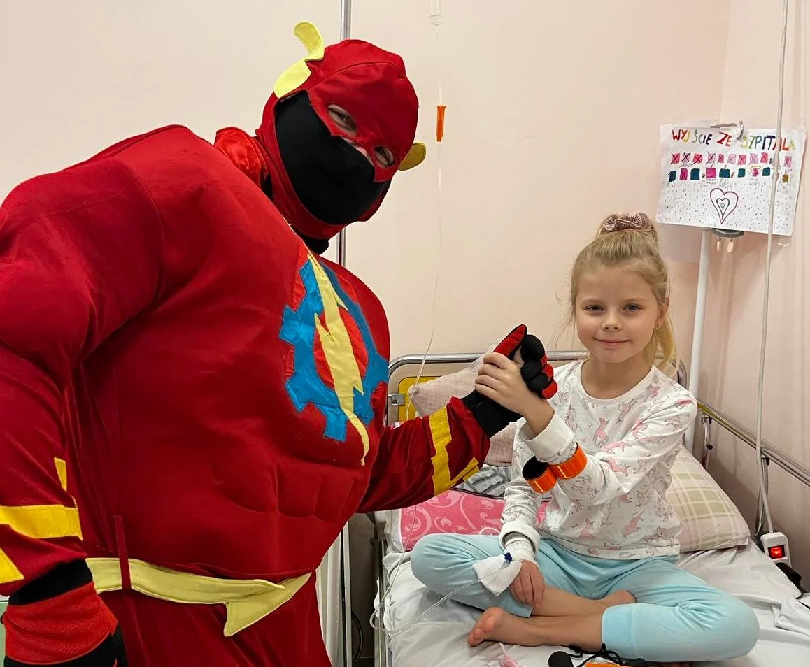 Chorzowski Flash z prezentami świątecznymi w szpitalu dziecięcym w Chorzowie!