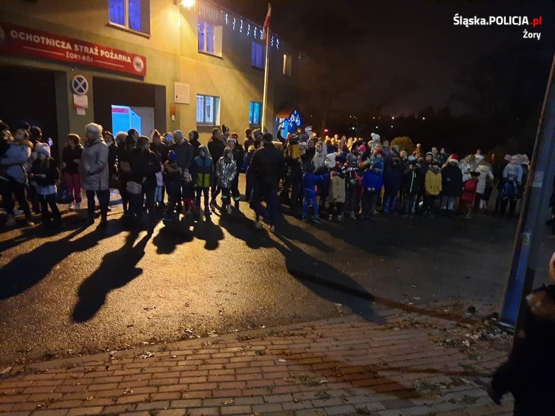 Mikołajkowa ekipa w dzielnicy Rój 5