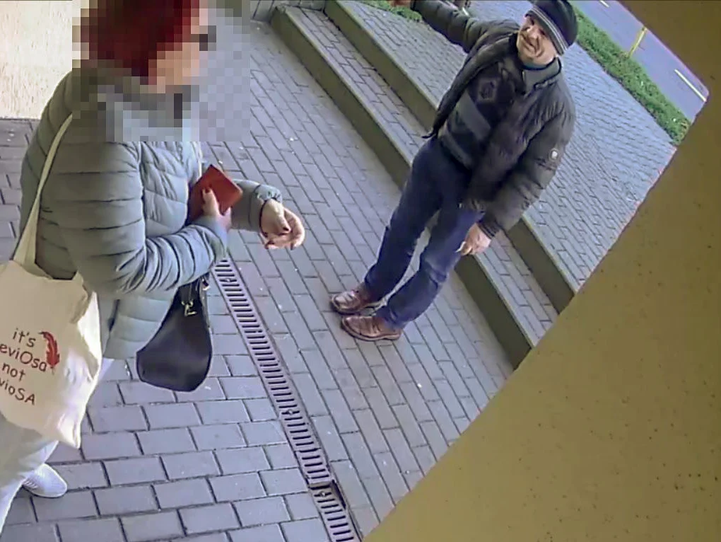 Mężczyzna podejrzany jest o oszustwo. Rozpoznajesz go?
