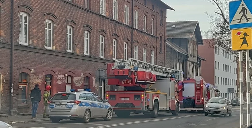 Pożar na poddaszu budynku przy ul. Niedziałkowskiego. Czy było to podpalenie?