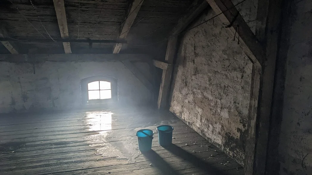 Pożar na poddaszu budynku przy ul. Niedziałkowskiego. Czy było to podpalenie?