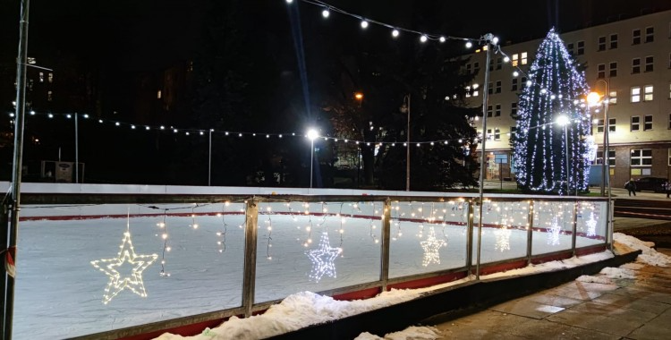 Ślizgawka w rytm muzyki na miejskim lodowisku [CENNIK, GODZINY OTWARCIA]