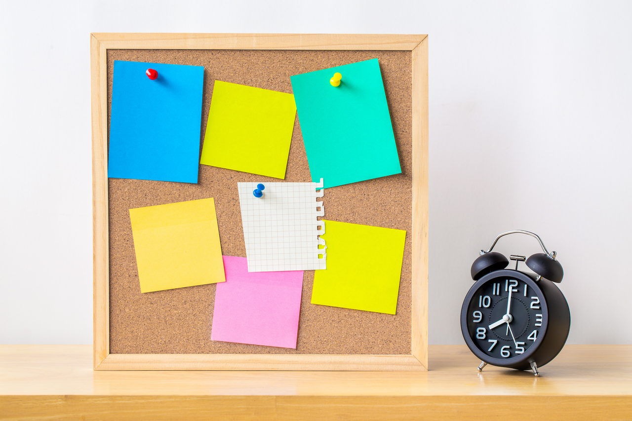 Tablica korkowa – idealny gadżet do biura