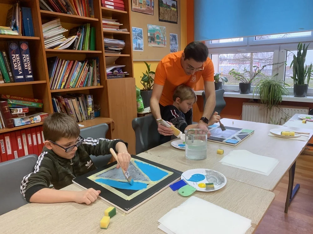 Wernisaż wystawy "W świecie geometrii" malarstwa uczniów SP nr 35 Specjalnej